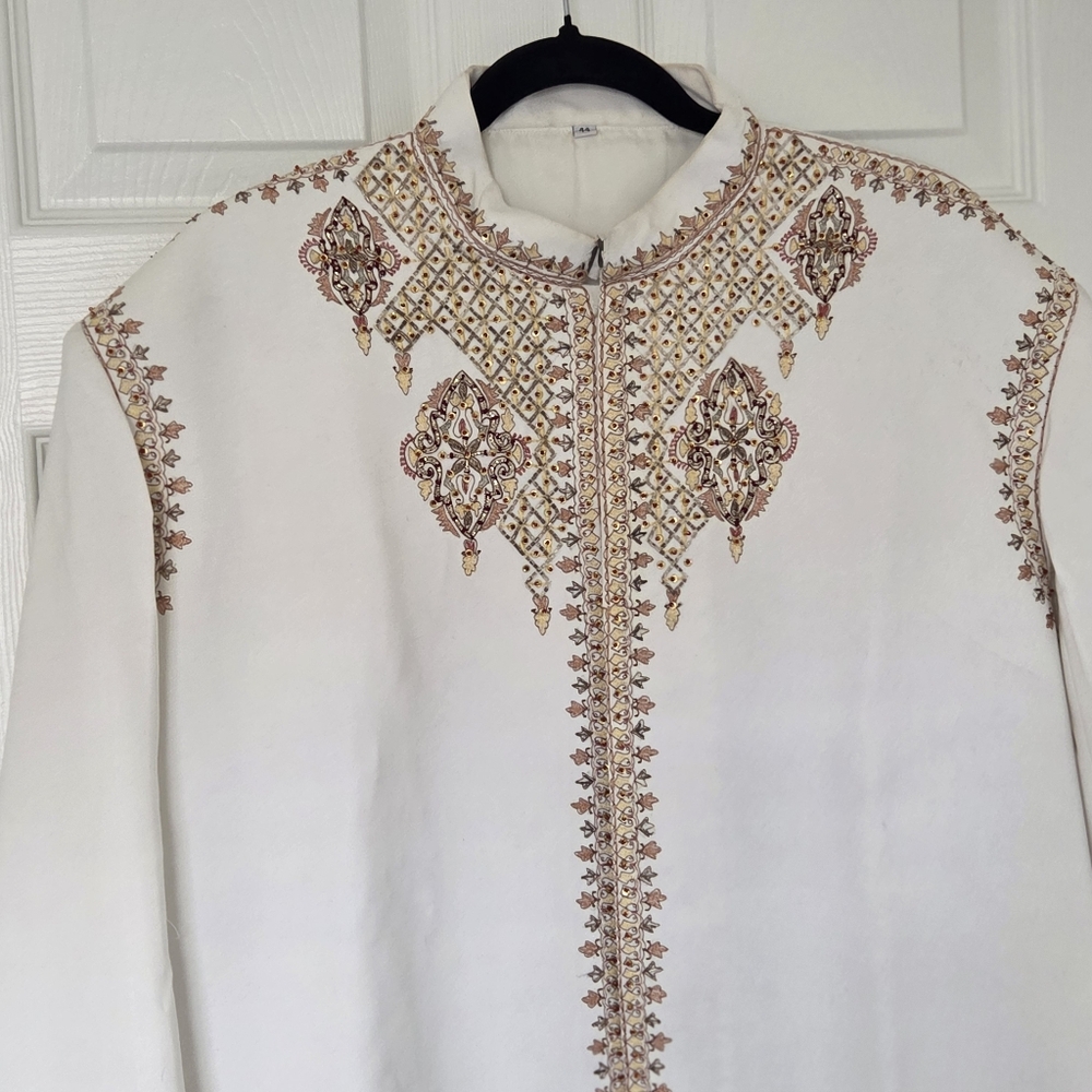 Men’s Traditional White Sherwani Set with Embroidery – Includes Pants